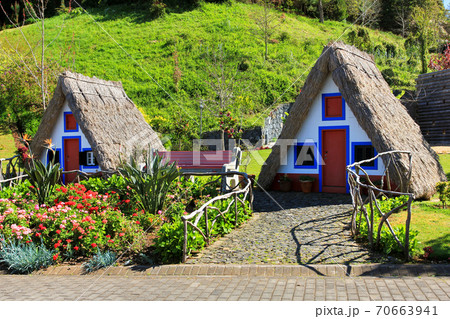 SANTANA, MADEIRA, PORTUGAL Traditional Madeira building with thatched roof. 70663941