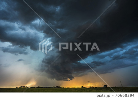 Pampas sunset landscape, La Pampa, Argentina Pampas sunset landscape, La Pampa, Argentina 70668294