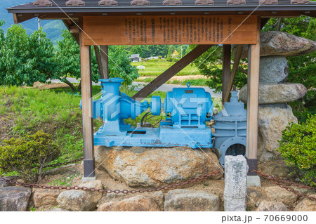 送水ポンプとバルブと陸軍用地境界杭 送水ポンプとバルブと陸軍用地境界杭 70669000