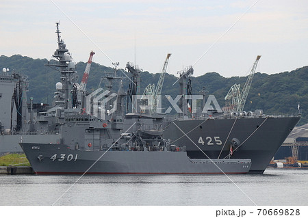 舞鶴港の自衛隊護衛艦隊(ましゅう、ひうち) 舞鶴港の自衛隊護衛艦隊(ましゅう、ひうち) 70669828