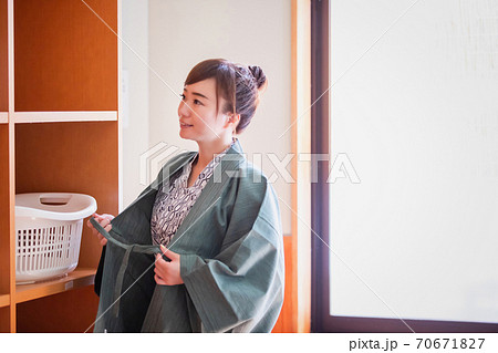 温泉の更衣室 70671827