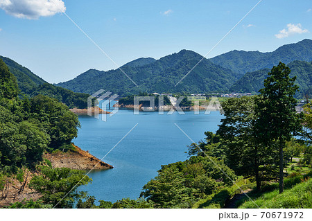 神奈川県　夏の宮ヶ瀬湖 70671972