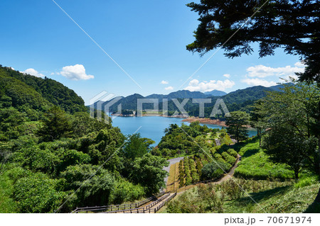 神奈川県　夏の宮ヶ瀬湖 70671974