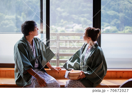 温泉にきた男女 70672027