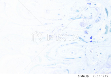 やわらかい、しなやかなシルク生地イメージ　背景素材 70672535