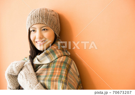 冬服の女性 70673207