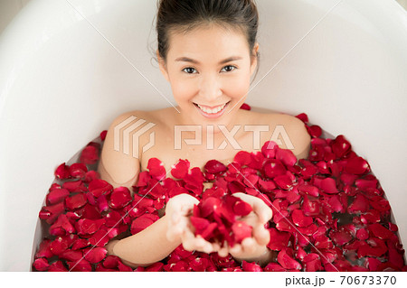 6,742 Bathtub Roses Royalty-Free Images, Stock Photos & Pictures