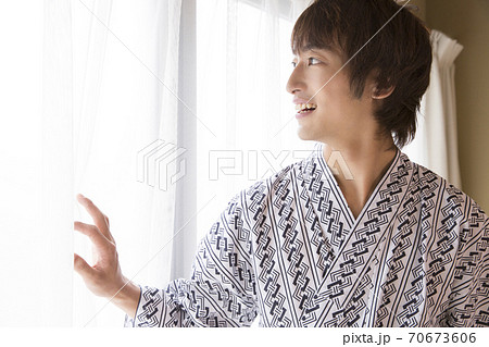浴衣の男性 70673606