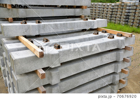 コンクリート製の枕木 70676920