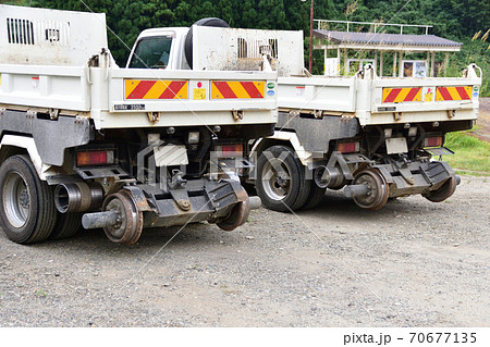 軌陸車の後部 70677135