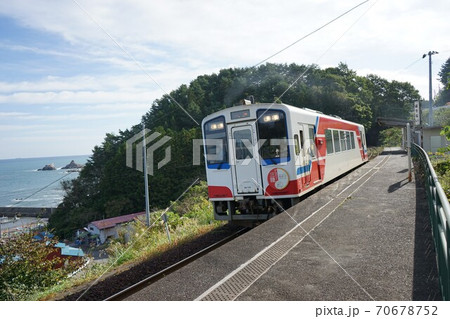 秋の三陸鉄道リアス線 名所堀内駅 秋の三陸鉄道リアス線 名所堀内駅 70678752