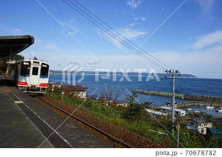 秋の三陸鉄道リアス線 名所堀内駅 秋の三陸鉄道リアス線 名所堀内駅 70678782