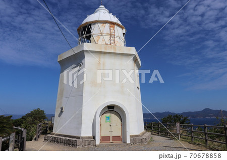 青空の伊王島灯台　長崎県　長崎市 70678858