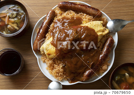 ハヤシオムライスとソーセージ 70679650