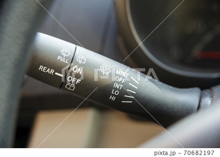 車のワイパーの操作レバー 車のワイパーの操作レバー 70682197