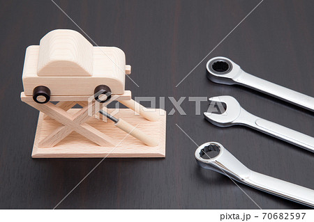 車のメンテナンスイメージ 70682597