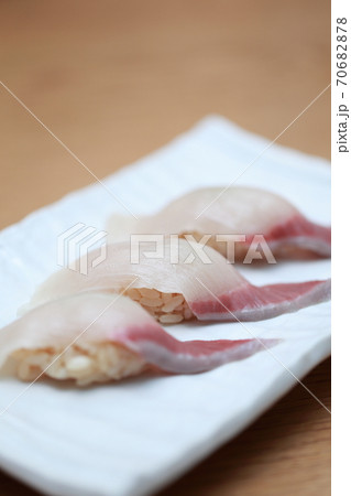 鰤(ブリ)の握り寿司 鰤(ブリ)の握り寿司 70682878