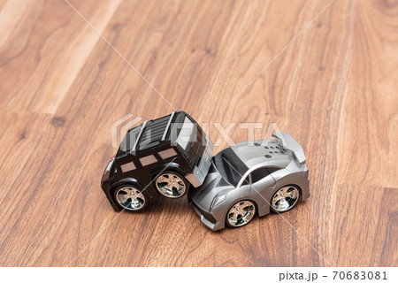 正面衝突のイメージ 70683081