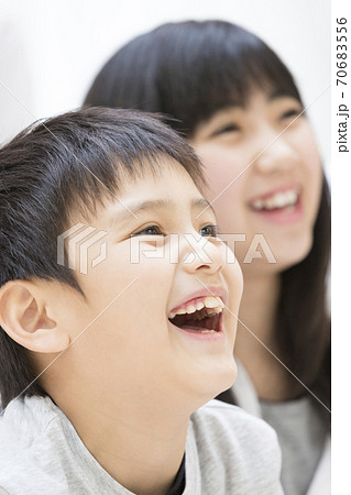 笑顔の男の子 笑顔の男の子 70683556