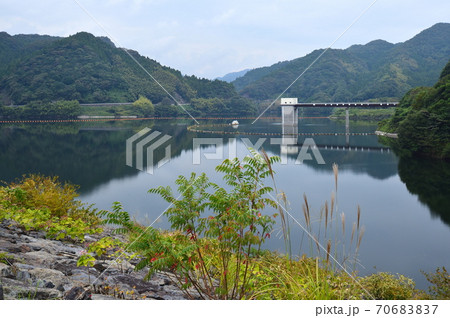 米泉湖の秋景(山口県下松市) 70683837
