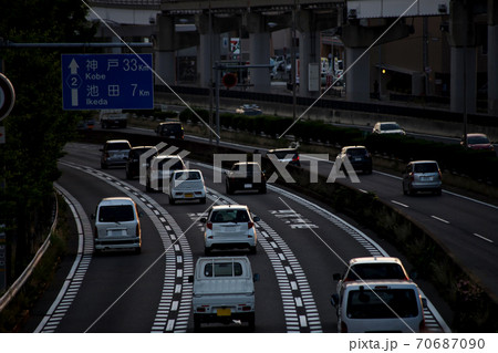夕暮れの大阪中央環状線・少路付近 夕暮れの大阪中央環状線・少路付近 70687090
