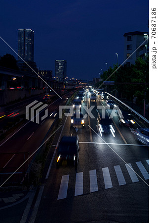 大阪豊中の夜景・夜ラッシュ時間の大阪中央環状線と千里の街並み夜景 70687186