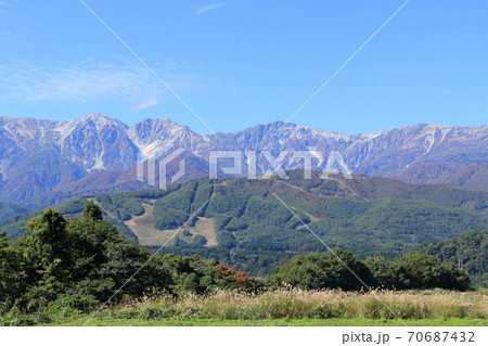 白馬村　野平から望む秋の白馬三山 70687432