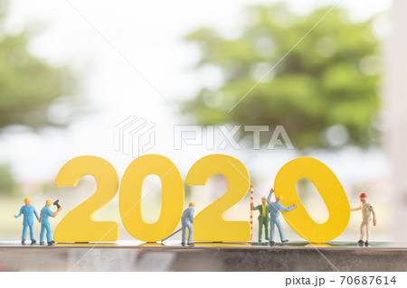 Miniature people : Worker team build wooden number 2020  70687614