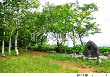 河口湖天上山公園(カチカチ山) ナカバ平展望広場と太宰治記念碑 河口湖天上山公園(カチカチ山) ナカバ平展望広場と太宰治記念碑 70692581