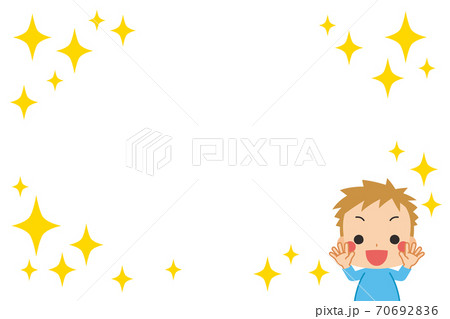 喜んでいる小さな男の子とキラキラ効果の漫画風背景 70692836