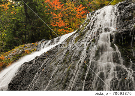 紅葉の三本滝 乗鞍高原 紅葉の三本滝 乗鞍高原 70693876