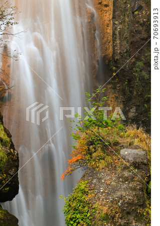 紅葉の三本滝 乗鞍高原 紅葉の三本滝 乗鞍高原 70693913
