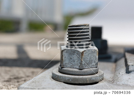 ボルトとナットとワッシャー 70694336