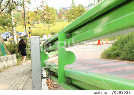緑色のガードレール(韓国・テグ市) 緑色のガードレール(韓国・テグ市) 70695088
