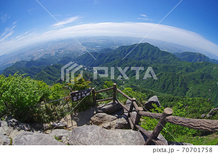 御在所岳山上の新緑風景 御在所岳山上の新緑風景 70701758