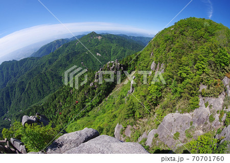 御在所岳山上の新緑風景 御在所岳山上の新緑風景 70701760