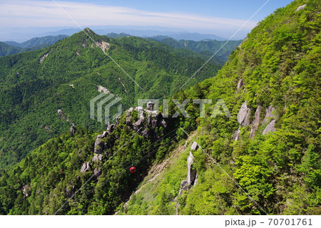 御在所岳山上の新緑風景 70701761