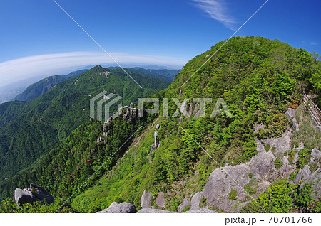 御在所岳山上の新緑風景 御在所岳山上の新緑風景 70701766