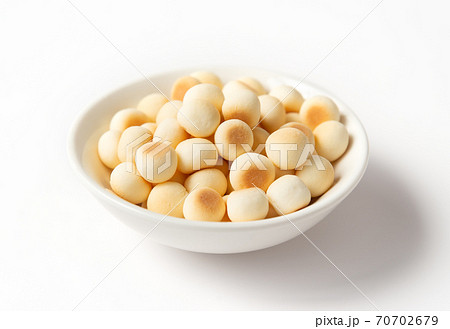 皿に盛られたボーロ お菓子 卵ボーロの写真素材