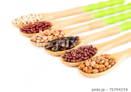 Beans in the spoons Beans in the spoons 70704259