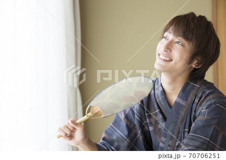 浴衣の男性 70706251