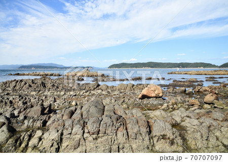 城ヶ崎海岸から中ノ瀬戸を間に友ヶ島と地ノ島を望むの写真素材
