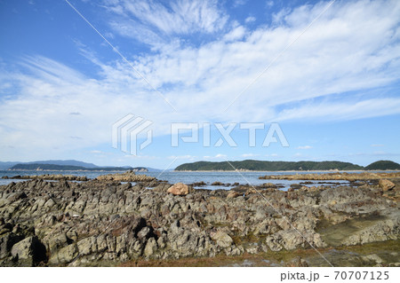 城ヶ崎海岸から中ノ瀬戸を間に友ヶ島と地ノ島を望む 城ヶ崎海岸から中ノ瀬戸を間に友ヶ島と地ノ島を望む 70707125