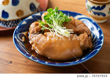 てびち (豚足の煮付け) てびち (豚足の煮付け) 70707959