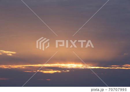 夕焼け 雲 空 70707993