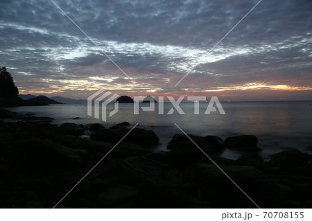 波 夕方 海 70708155