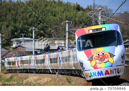予讃線 アンパンマン列車 Jr四国 8000系 の写真素材