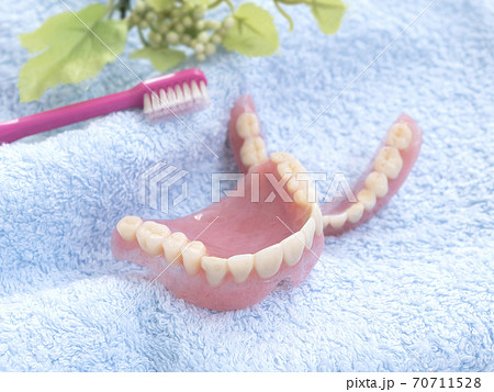 人工歯、総入れ歯　オーラルヘルスケアのイメージ 70711528