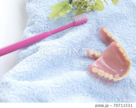 人工歯、総入れ歯　オーラルヘルスケアのイメージ 70711531