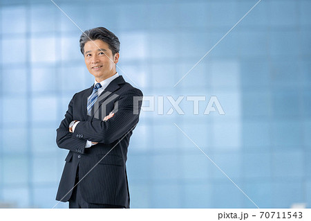 ミドルビジネスマン　経営者　男性会社員 70711543